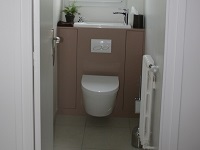 Wand WC mit integriertem WiCi Bati Becken - Frau R (Frankreich - 63) 4 auf 4 (nachher)